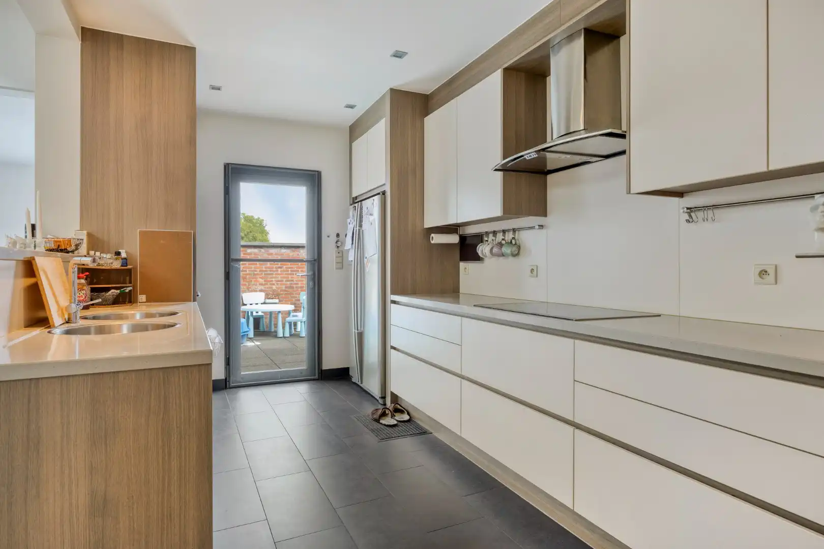 Unieke opbrengsteigendom met commercieel gedeelte en 2 ruime appartementen !  foto 16