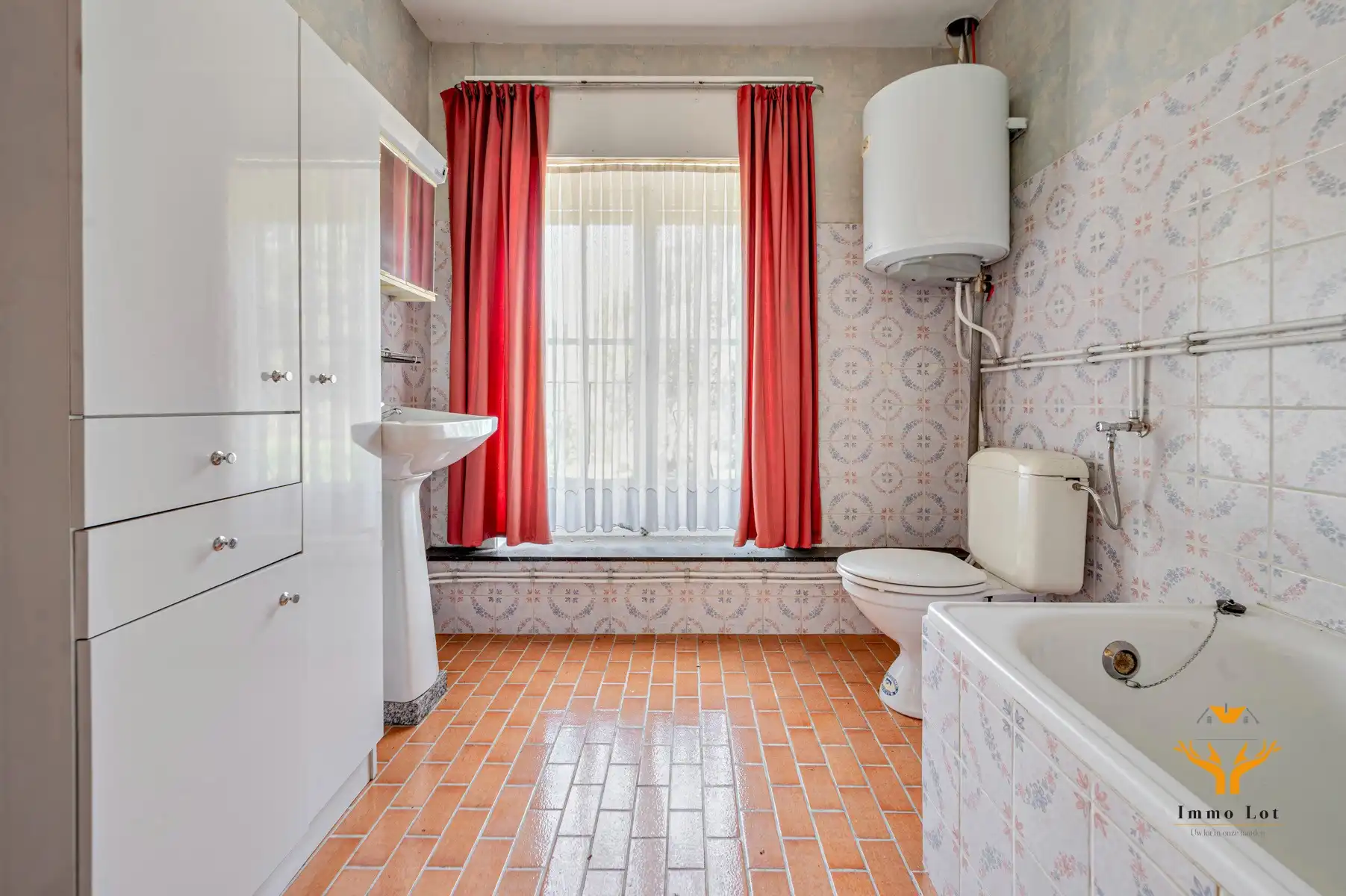Ruime woning met dubbel magazijn en uitzonderlijk veel potentieel foto 16
