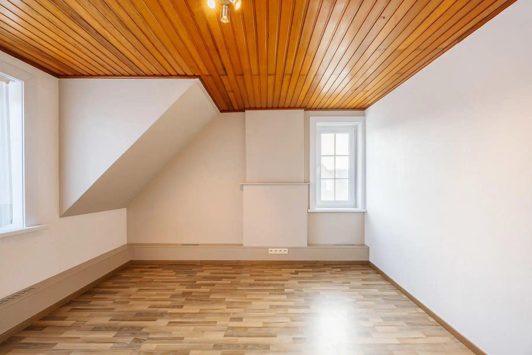 Ruime woonst met tuin, studio en veel parkeermogelijkheid foto 20