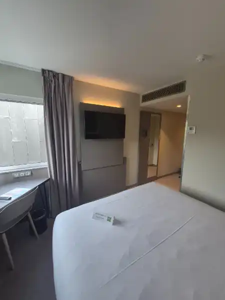 Te koop hotelkamer in Ibis Kortrijk, mooi rendement foto 5