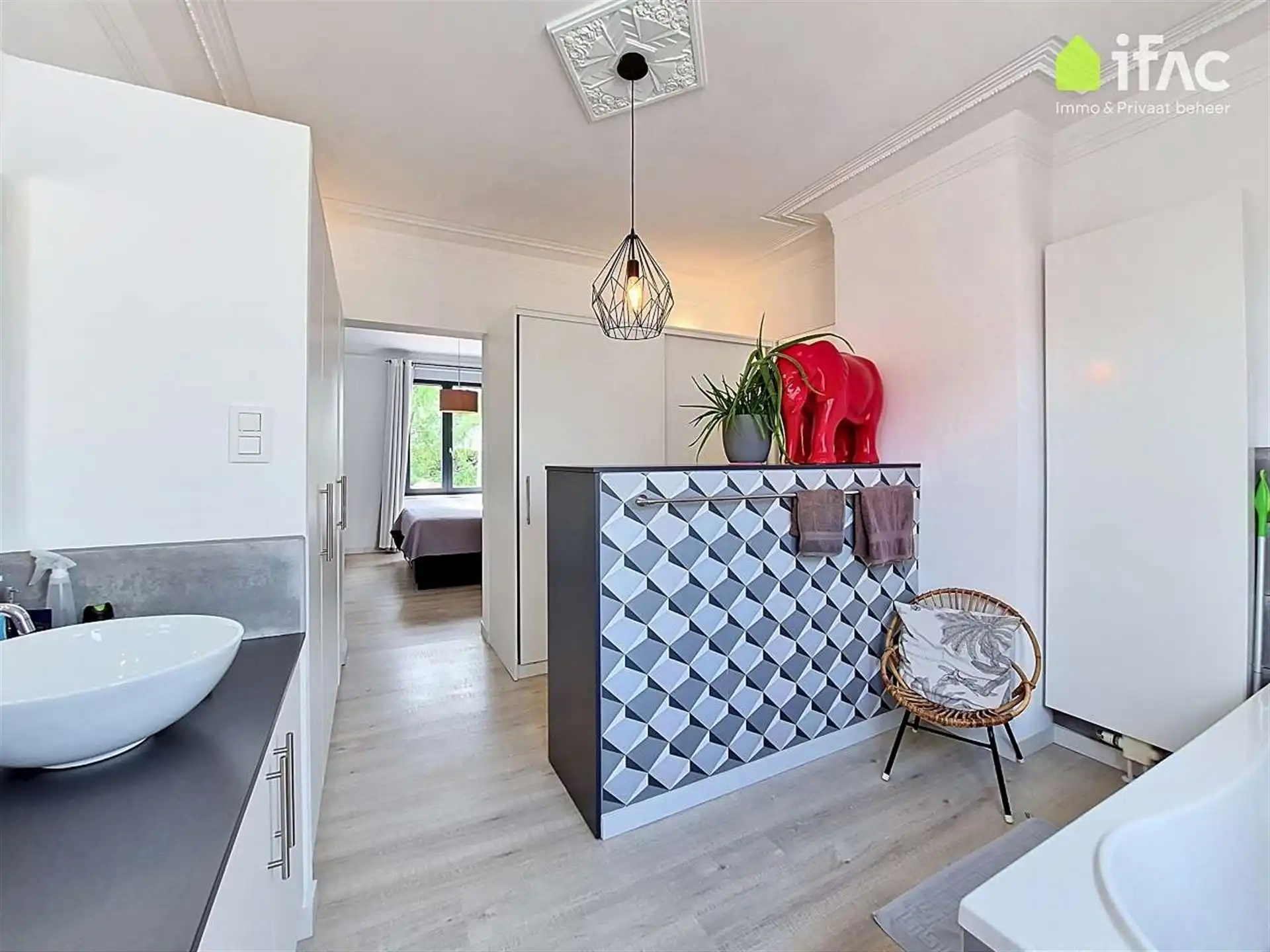 Volledig gerenoveerde woning met geweldige tuin op 28a 34ca foto 27