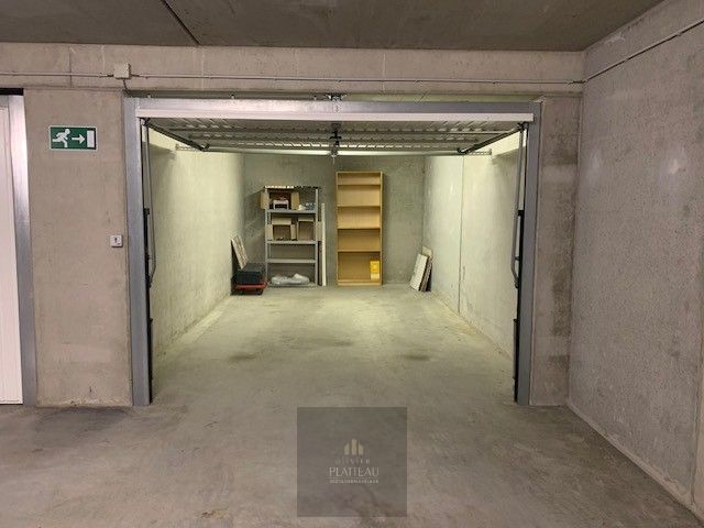 Grote garagebox met automatische poort op niveau -1 van de residentie Vivaldi te Nieuwpoort-bad. foto 6
