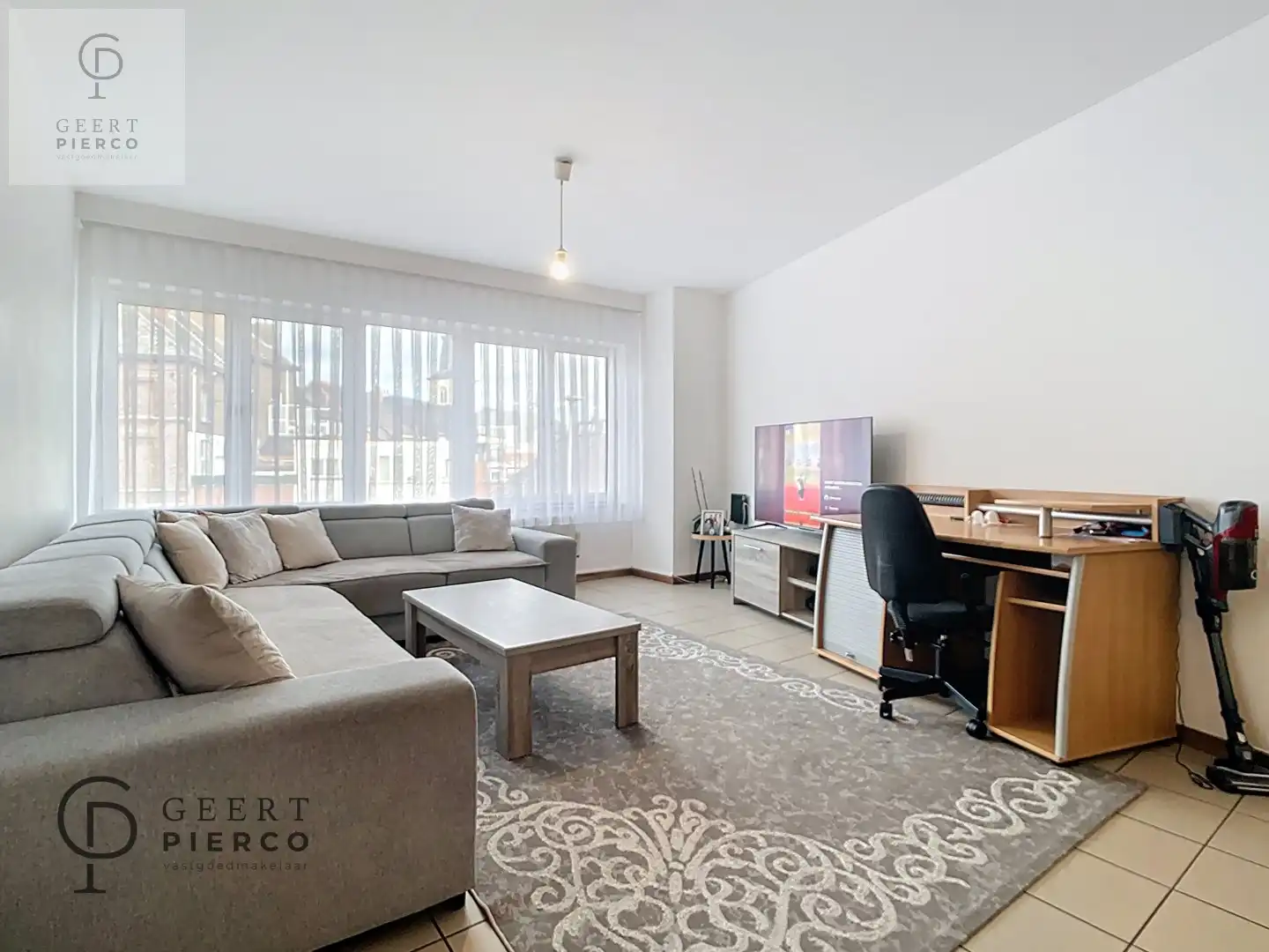 Aan Sint-Anneke 26 bus 102 te Sint-Truiden treffen we dit ruime appartement met drie slaapkamers en kelder. De centrale ligging (200m van Grote Markt) zorgt voor een optimaal bereik van winkels, station, scholen en eveneens de groene omgeving van de stadsvesten en het stadspark. foto 3