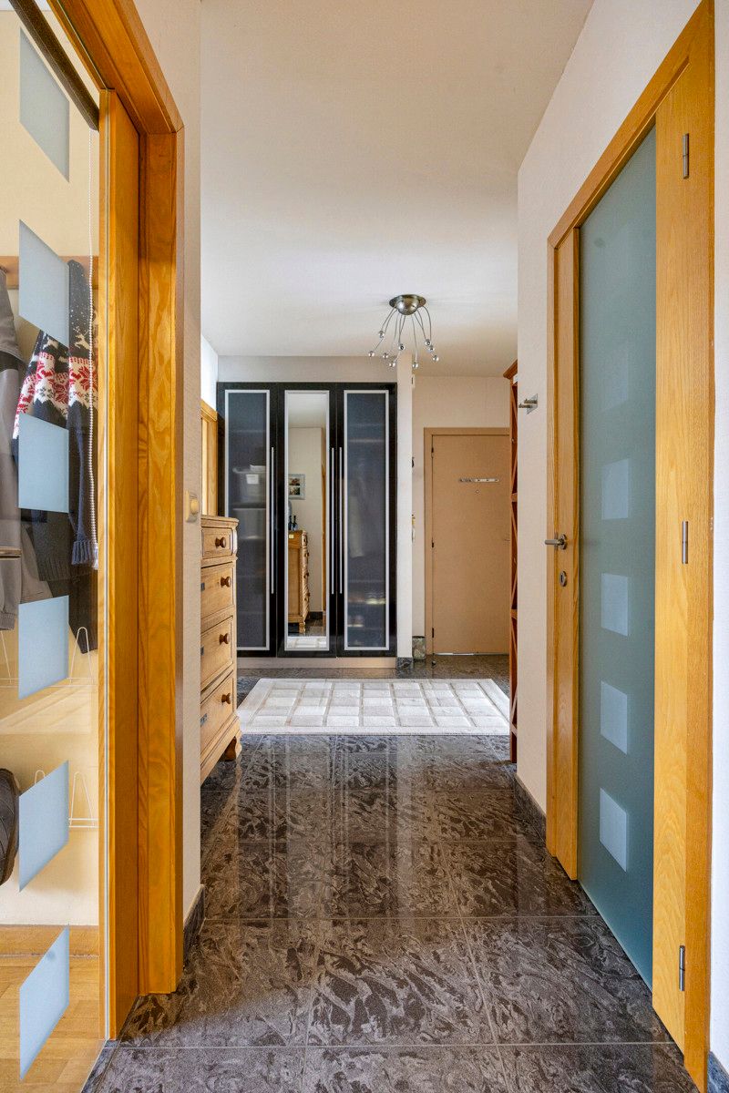 Licht en ruimte in dit appartement met tuin, inpandige garage en lift foto 10