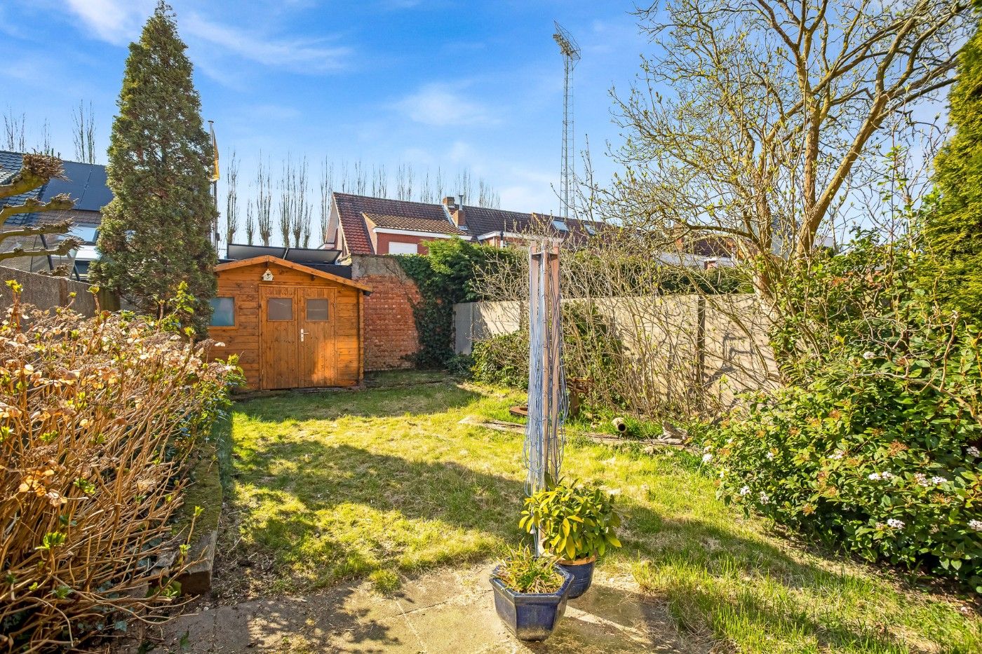 Centraal gelegen, op te frissen woning met 2 à 3 slpk., inpandige garage en tuin foto 19