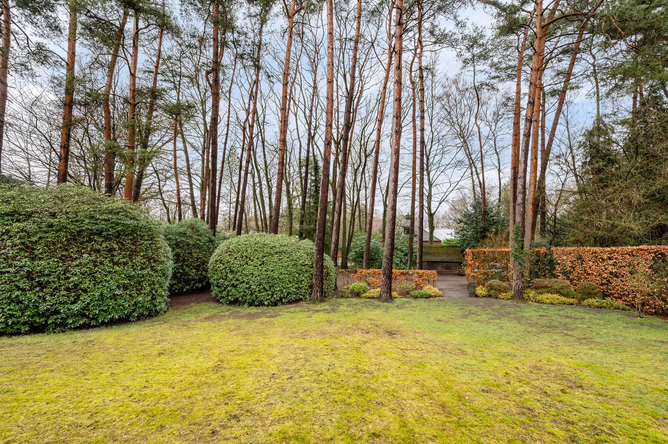 Statige villa gelegen op een prachtig perceel van ca. 1816m² in een rustige, groene residentiële omgeving.  foto 19