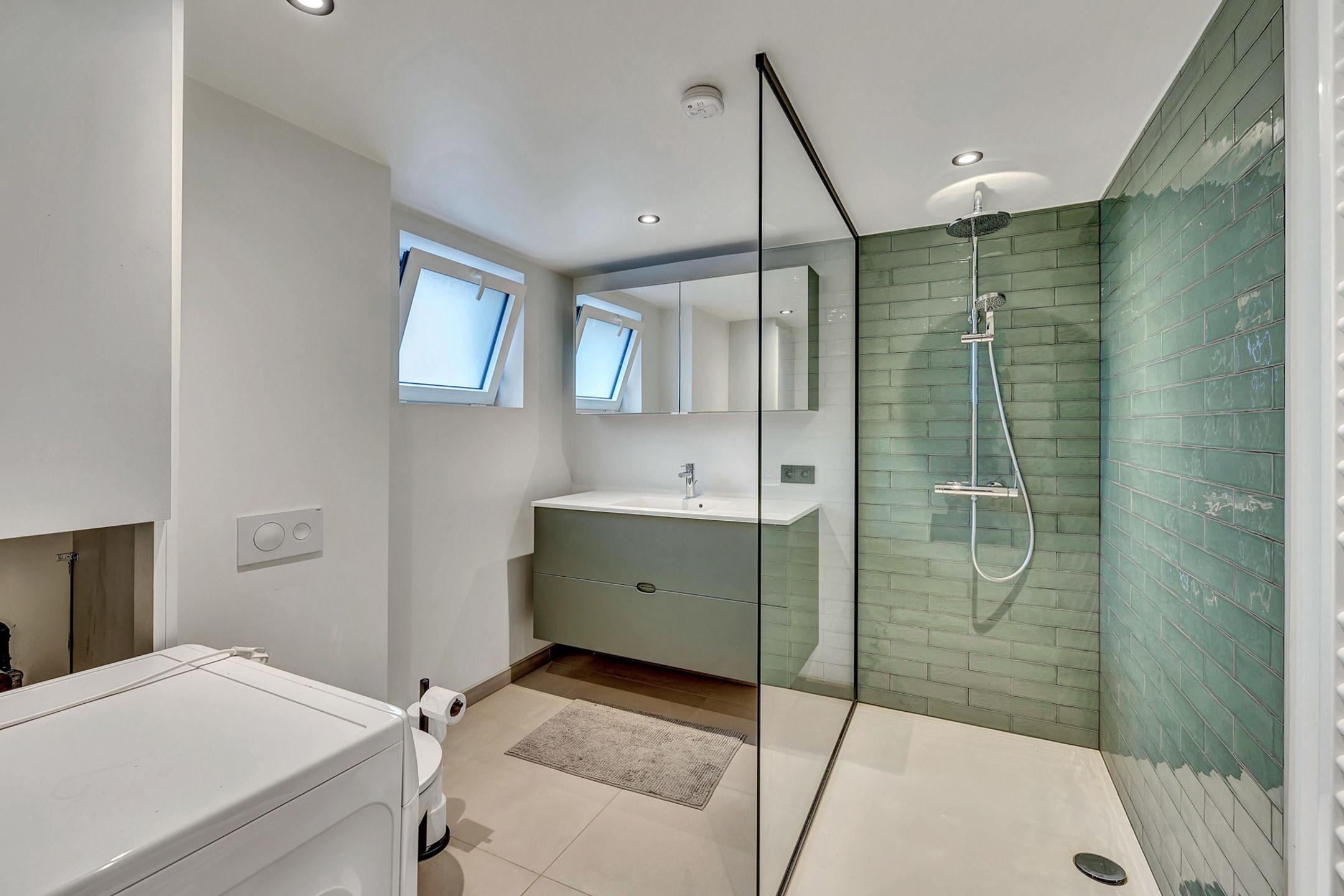 Gerenoveerd appartement met 2 ruime slaapkamers foto 8