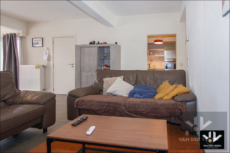 Instapklaar gelijkvloers appartement met ruime tuin te Tuilt foto 5