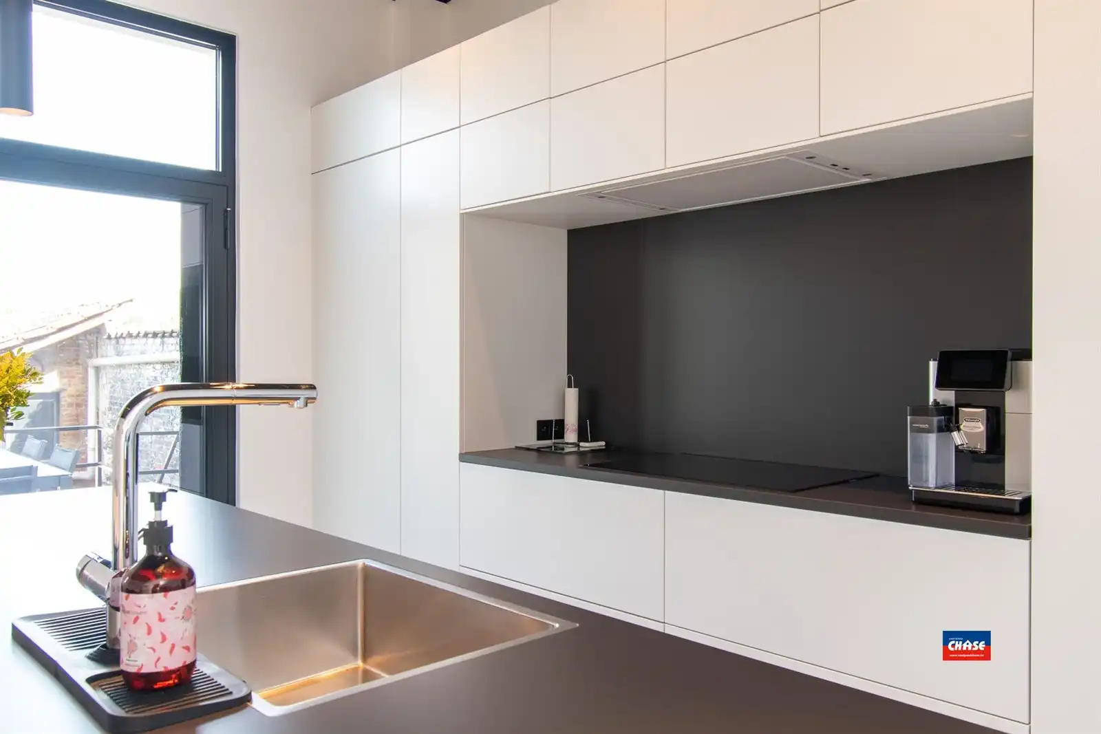 Authentieke woning met zes slaapkamers en tuin met toegang naar de steenbakkerij foto 6