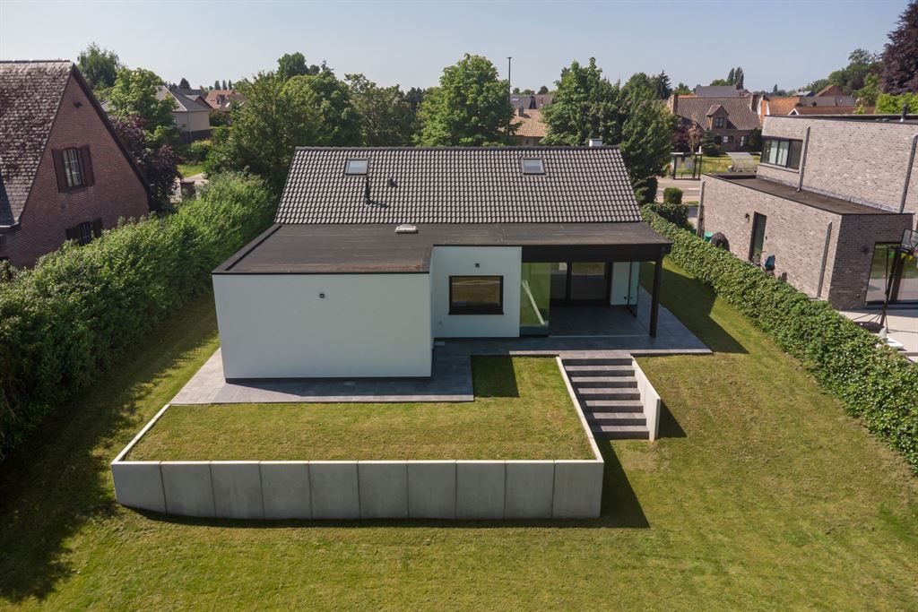 Stijlvol gerenoveerde villa met ruime tuin foto 5