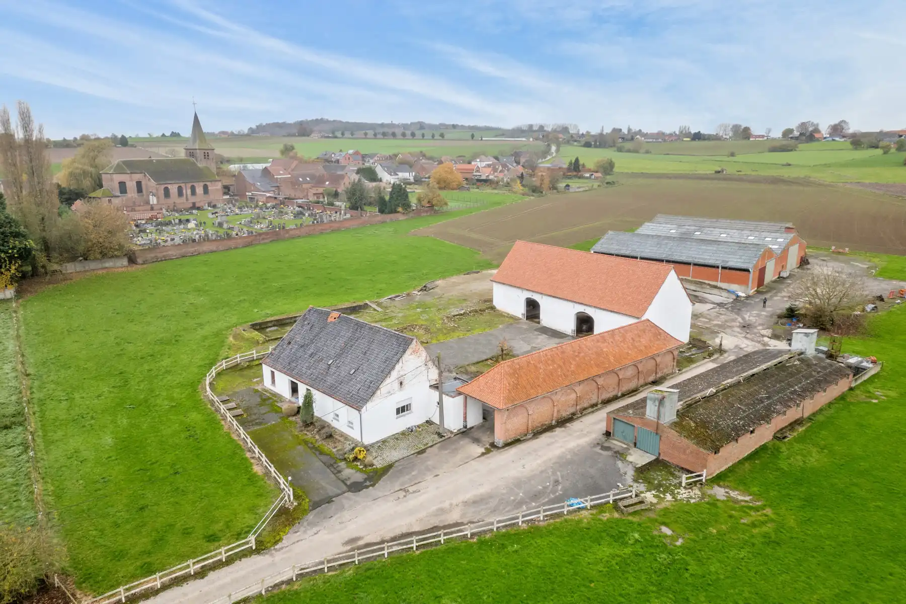 Unieke vierkantshoeve met eindeloze mogelijkheden foto 11