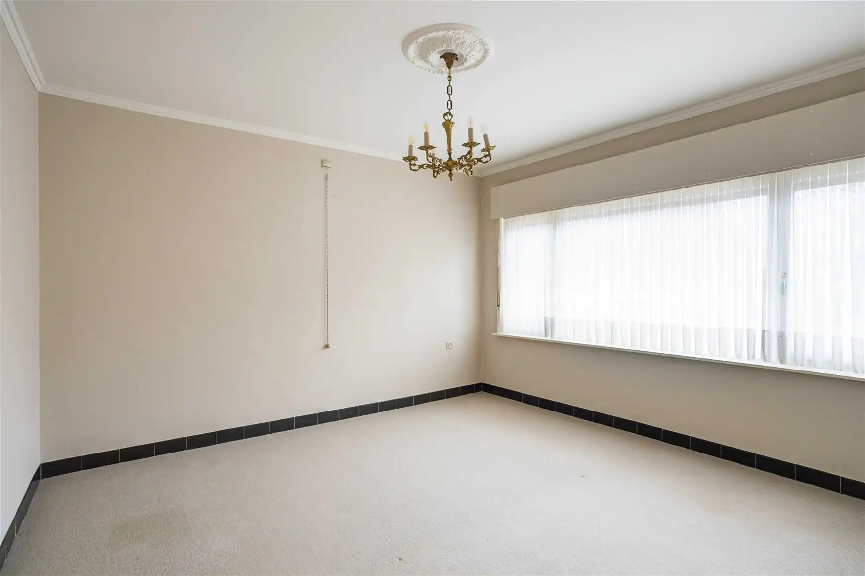 Vrijstaande woning met retrocharme en renovatiepotentieel foto 10