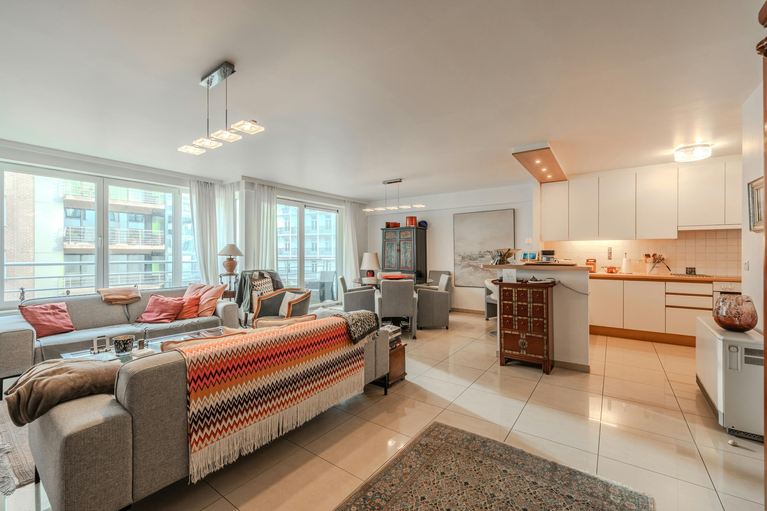 Appartement te koop met zijdelings zeezicht te Oostende foto 4