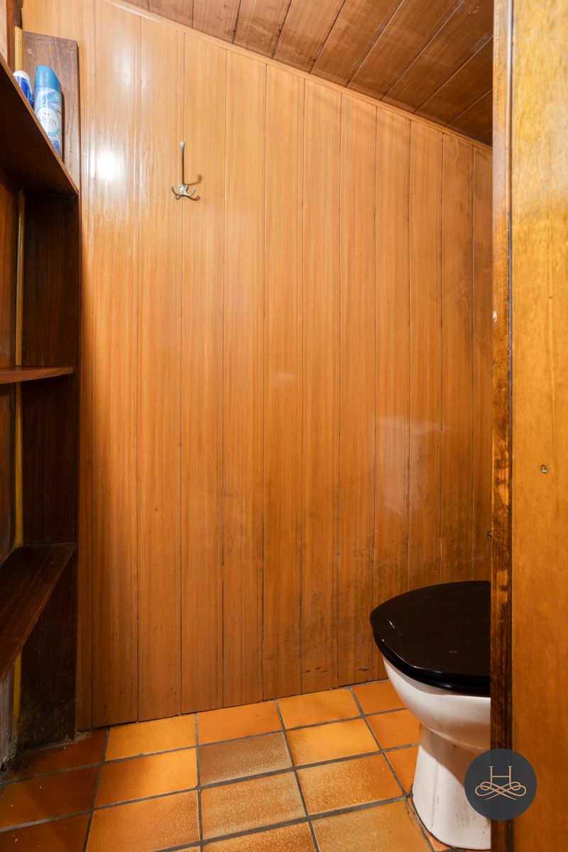 Karaktervolle, te renoveren woning op mooi perceel  foto 12