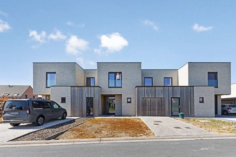 Moderne nieuwbouwwoning op 274 m² TE KOOP in Wakken! foto {{pictureIndex}}
