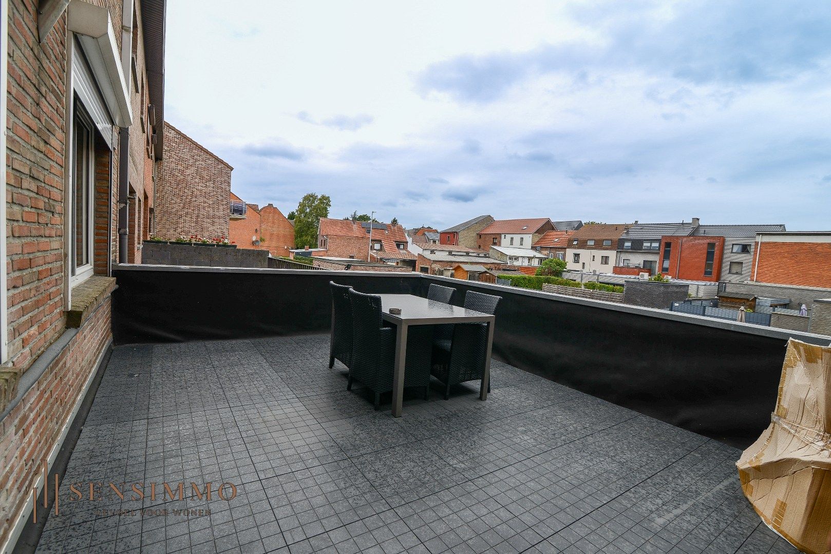 Gerenoveerd appartement met terras en 2 slaapkamers in Genk foto 12