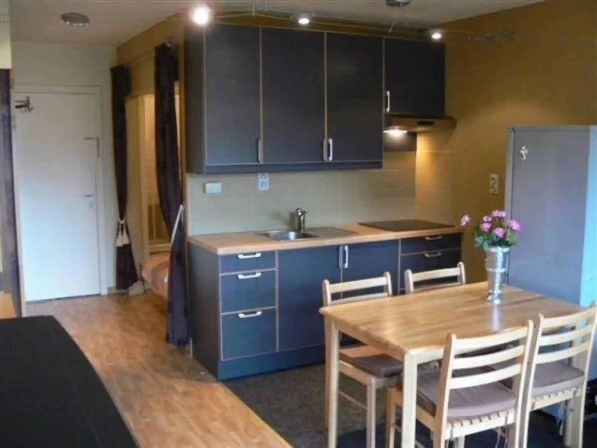 Studio in Genk-Centrum - ideaal voor eigen gebruik of als investering! foto 2