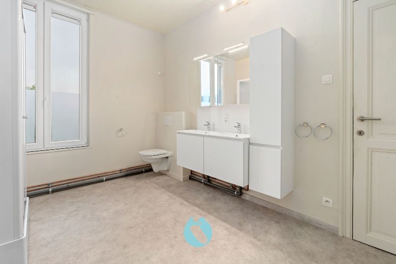 Deze woning combineert authenticiteit en hedendaags comfort, kopers vinden hierin een ideale thuis op een locatie die alles binnen handbereik biedt. foto 10