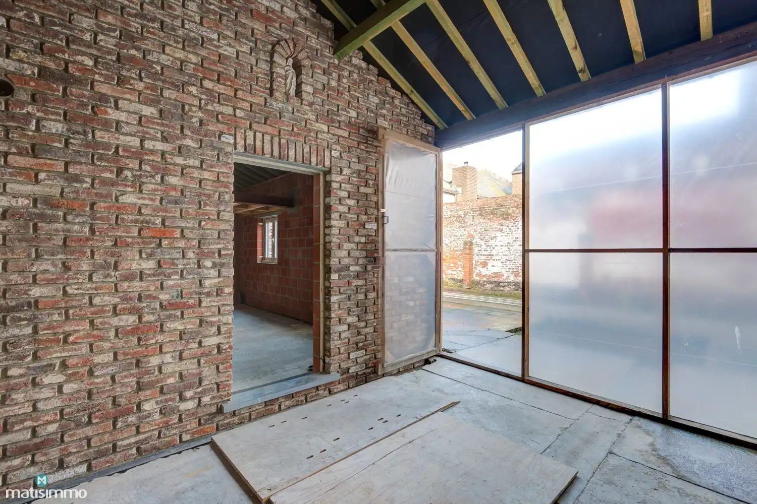 VERDER AF TE WERKEN HOEKWONING MET BINNENKOER EN GARAGE TE MOPERTINGEN foto 34