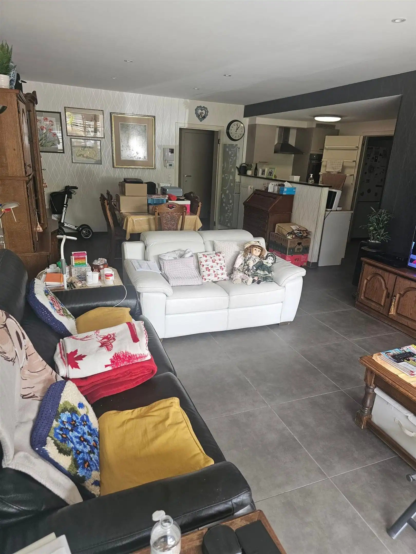 Ruim gelijkvloersappartement met groot terras en 2 slaapkamers. foto 4
