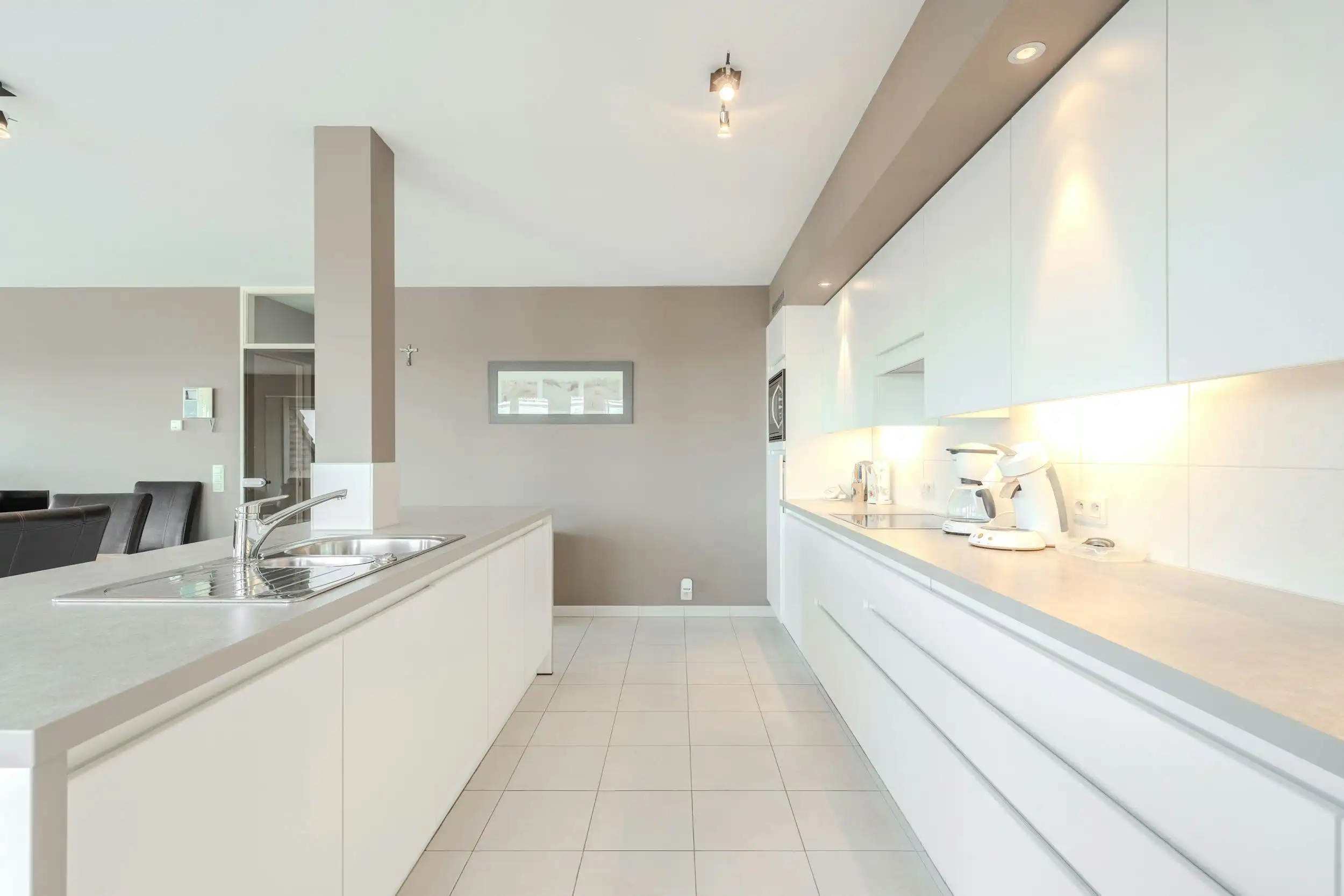 Lichtrijk hoekappartement met grote terrassen te koop op topligging! foto 10