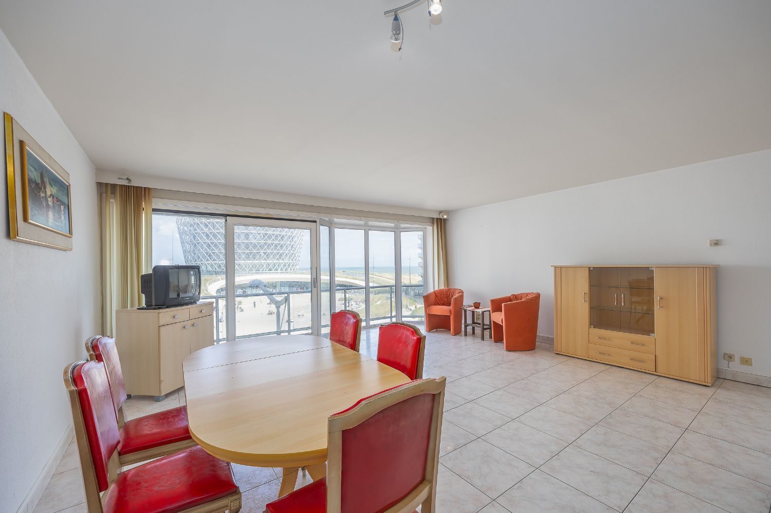 Uniek appartement met frontaal zicht op het casinoplein (met zeezicht!) foto 9