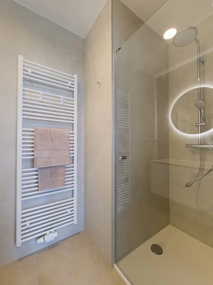 Prachtig gemeubeld 2-slaapkamer appartement met mooi terras foto 15