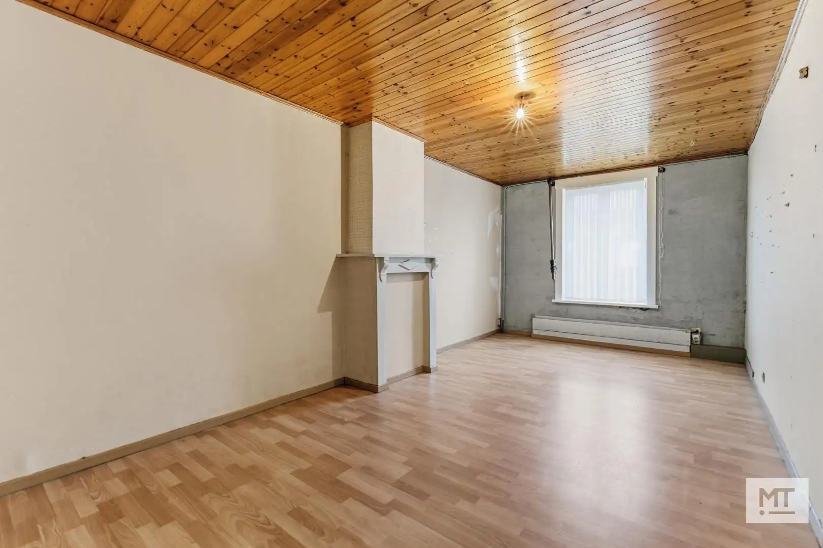 Bijzonder ruim gebouw met magazijn in de dorpskern van Zandvoorde (Zonnebeke) foto 9