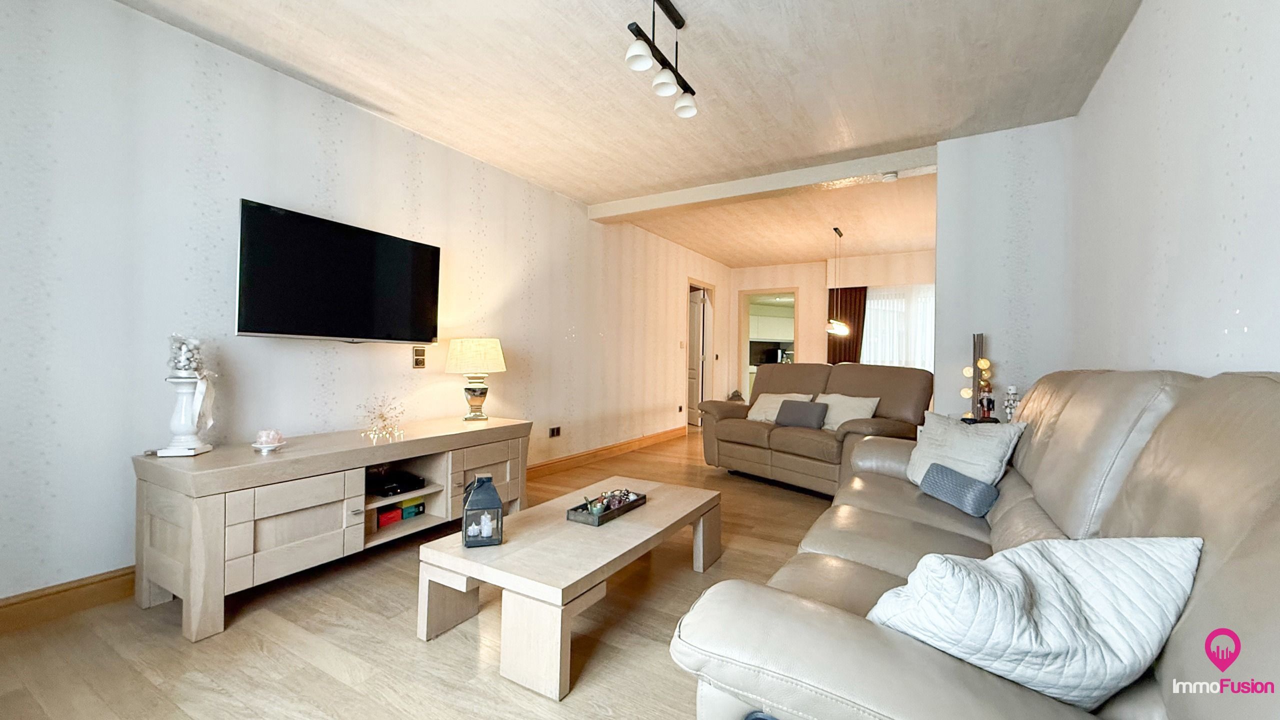 Charmante halfopen bebouwing met mooi perceel van ca 10are! foto 3