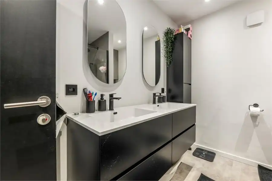 RUIME GERENOVEERDE WONING OP EEN ZEER GOEDE LOCATIE foto 21