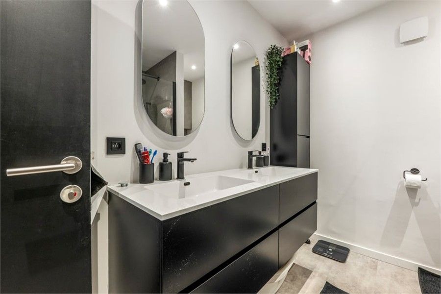 RUIME GERENOVEERDE WONING OP EEN ZEER GOEDE LOCATIE foto 21