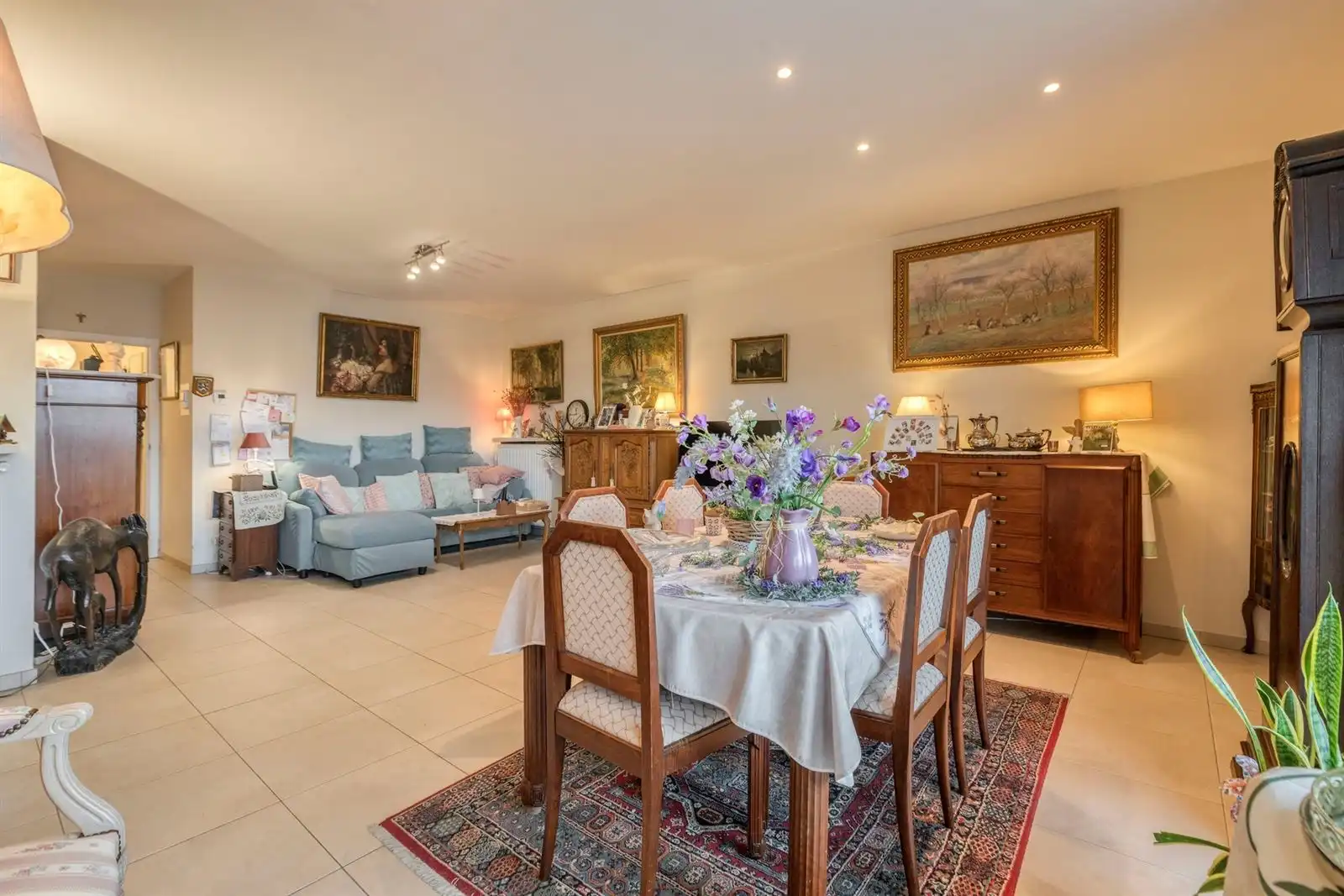 Instapklaar appartement met 2 slpk en ruim terras foto 8