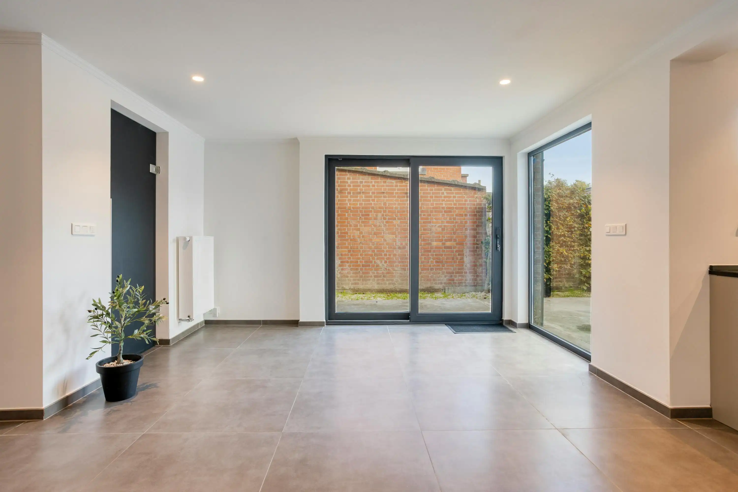 Volledig gerenoveerde en instapklare woning met grote tuin foto 4
