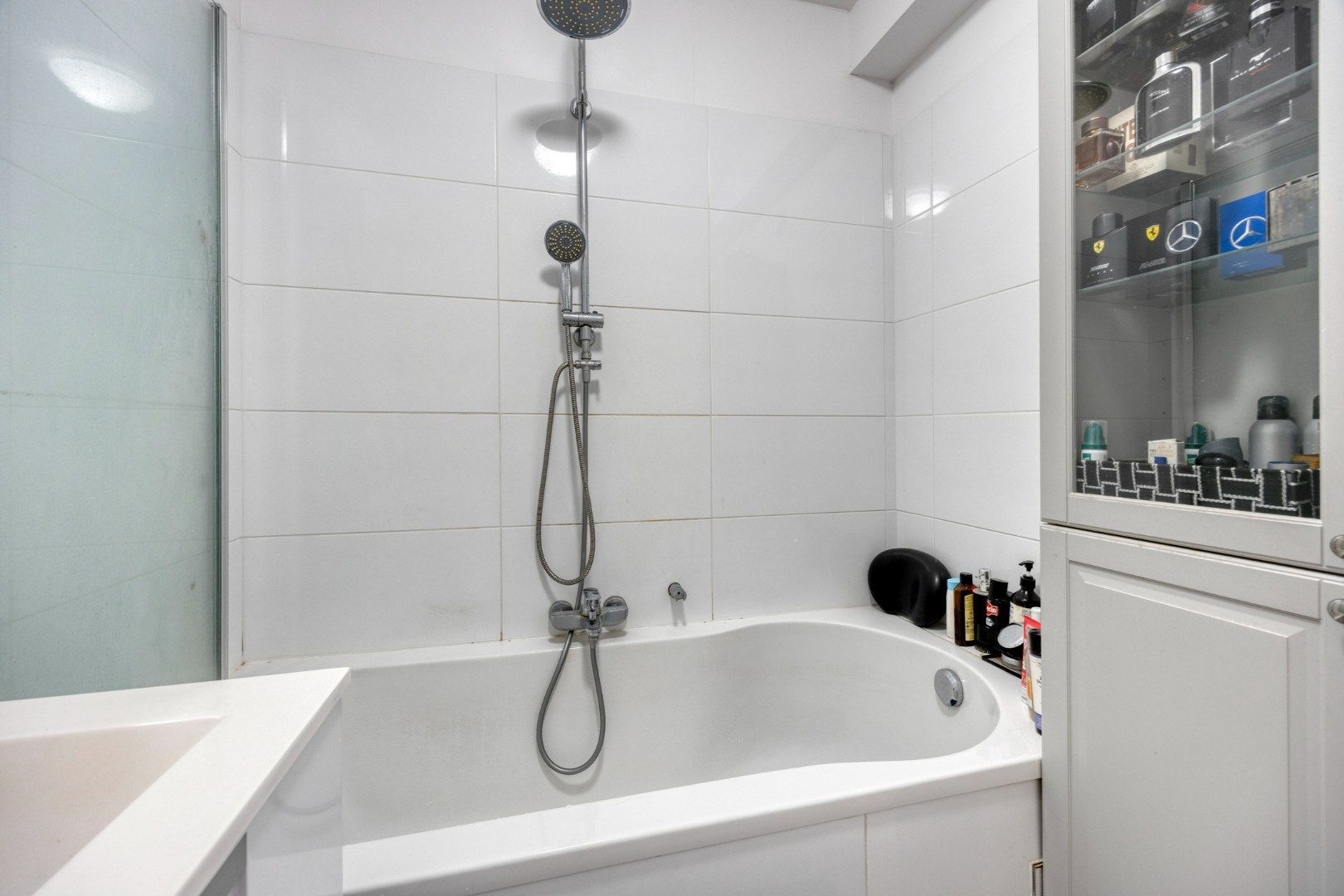Gelijkvloers appartement met 2 slpks, ruime tuin, autostaanplaats en optionele garage ! foto 12