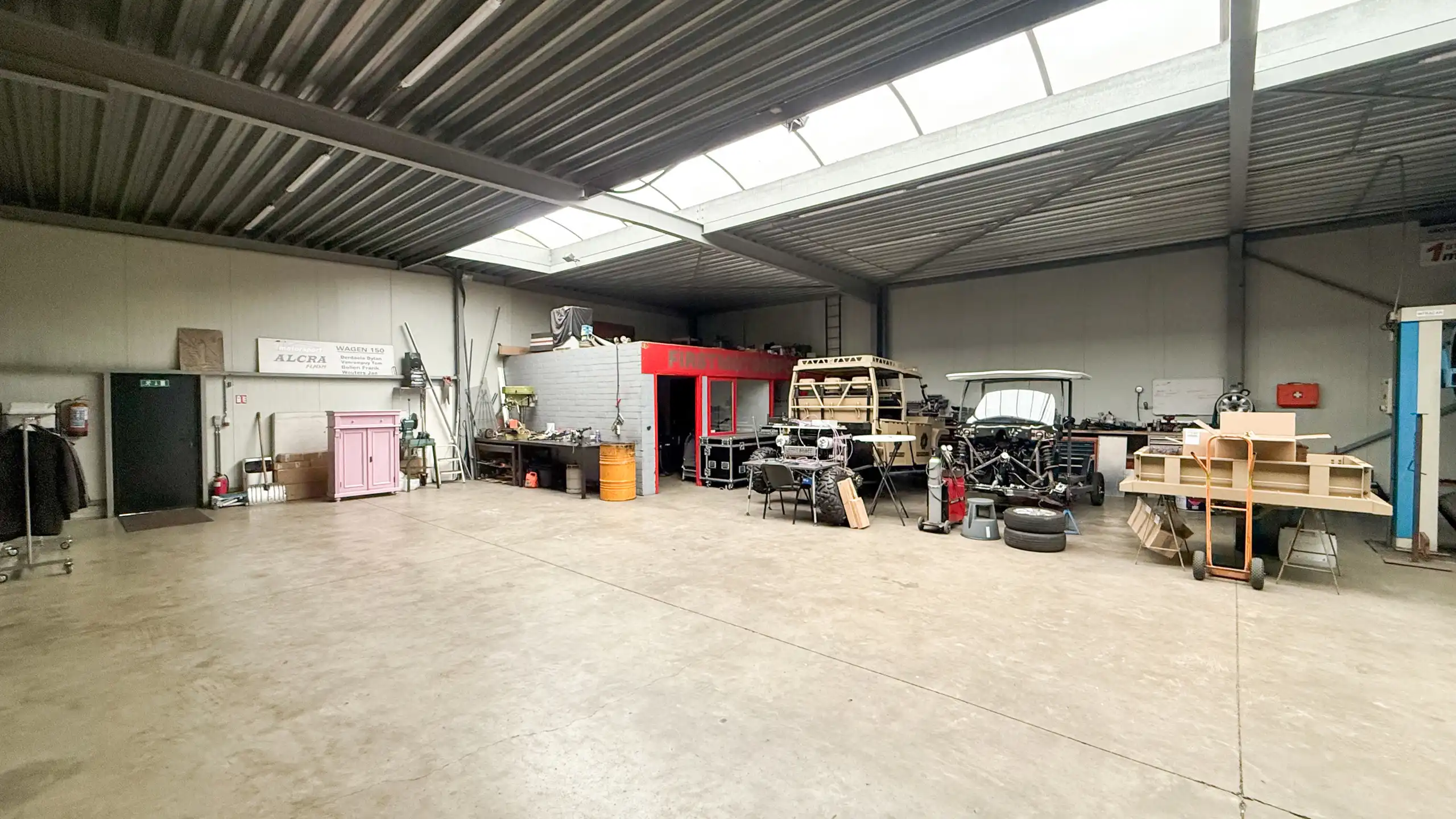 Gelijkvloerse woning met ruim magazijn en zwembad! foto 48