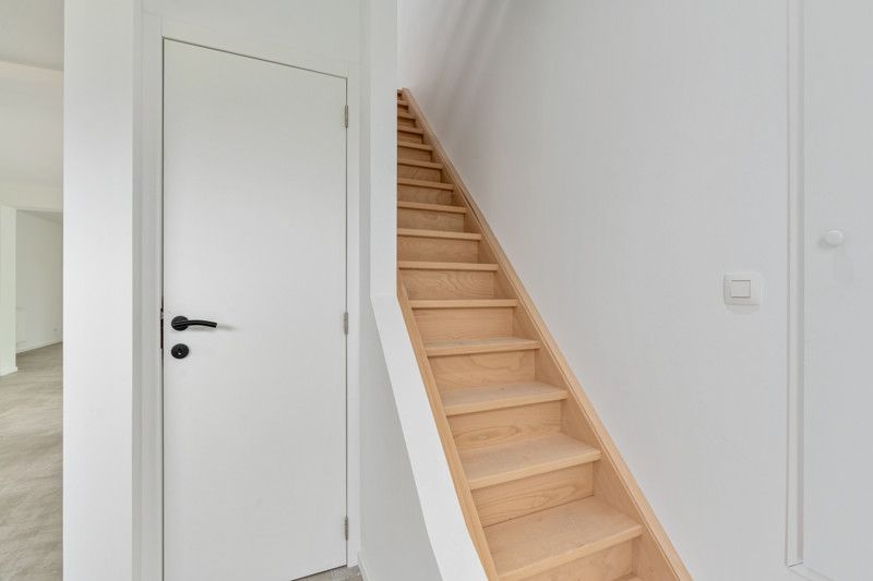 Totaal gerenoveerde woning, gelegen op 7are in een zeer rustige straat foto 13