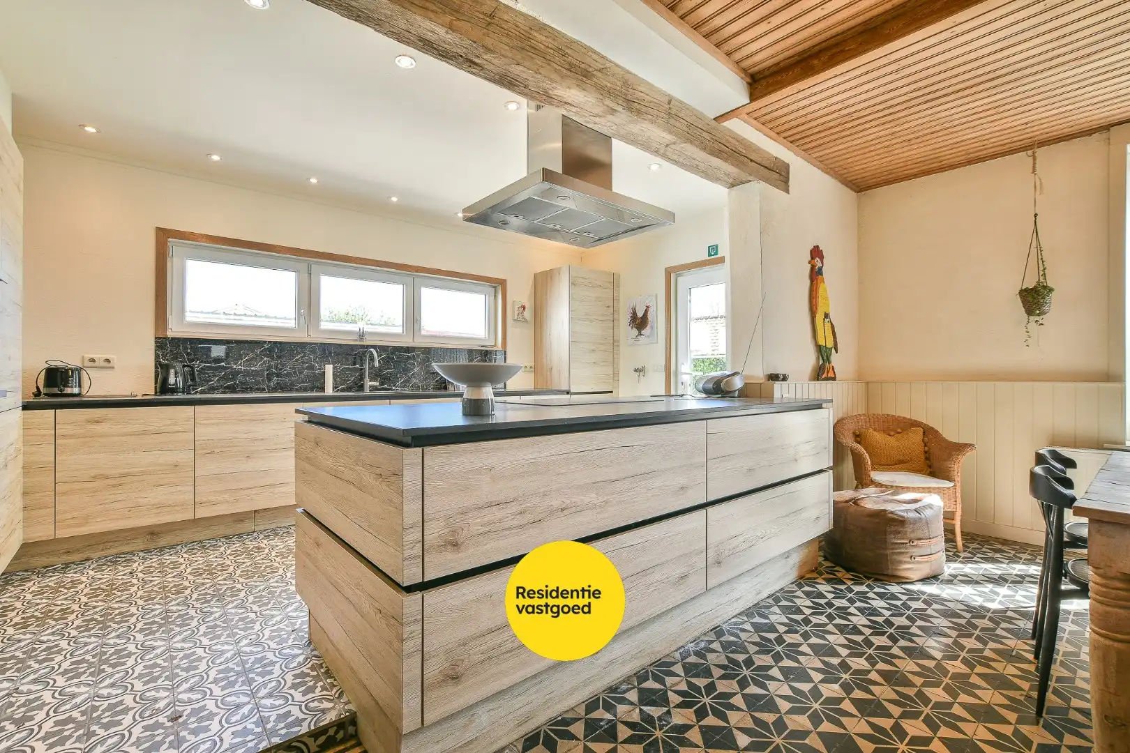 Authentieke hoeve met bouwland, stallen en bijgebouwen op unieke landelijke ligging tussen De Haan en Nieuwmunster foto 10