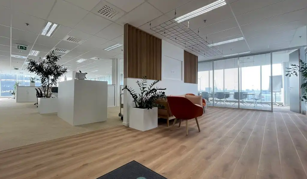 Vernieuwde kantoren te huur in Ahlers Building te Antwerpen foto 3
