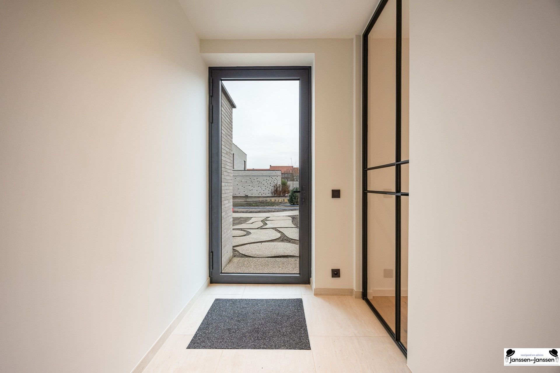 Wonen in een groene omgeving op een centrale locatie in Gooreind! foto 2