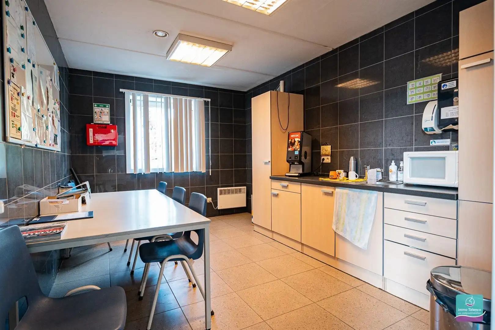 Loods - Opslagruimte op 1 ha 27 are 10 ca - 2300 m² foto 17