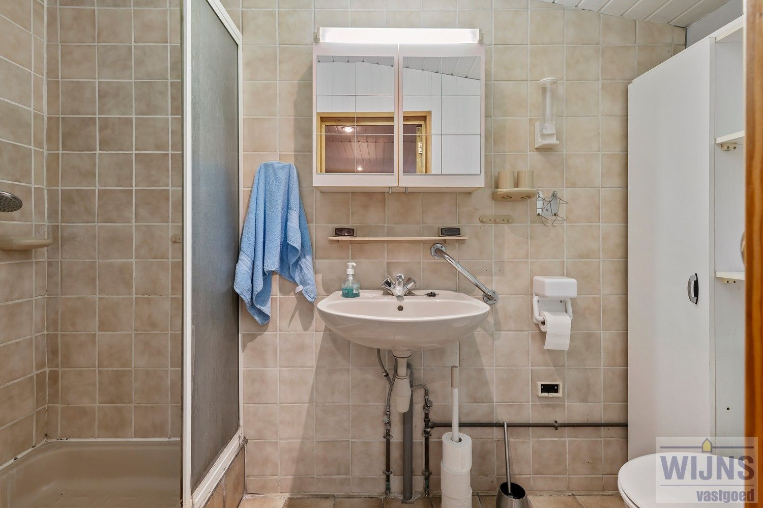 TE RENOVEREN WONING MET ACHTERUITGANG IN HET CENTRUM VAN EMBLEM foto 14