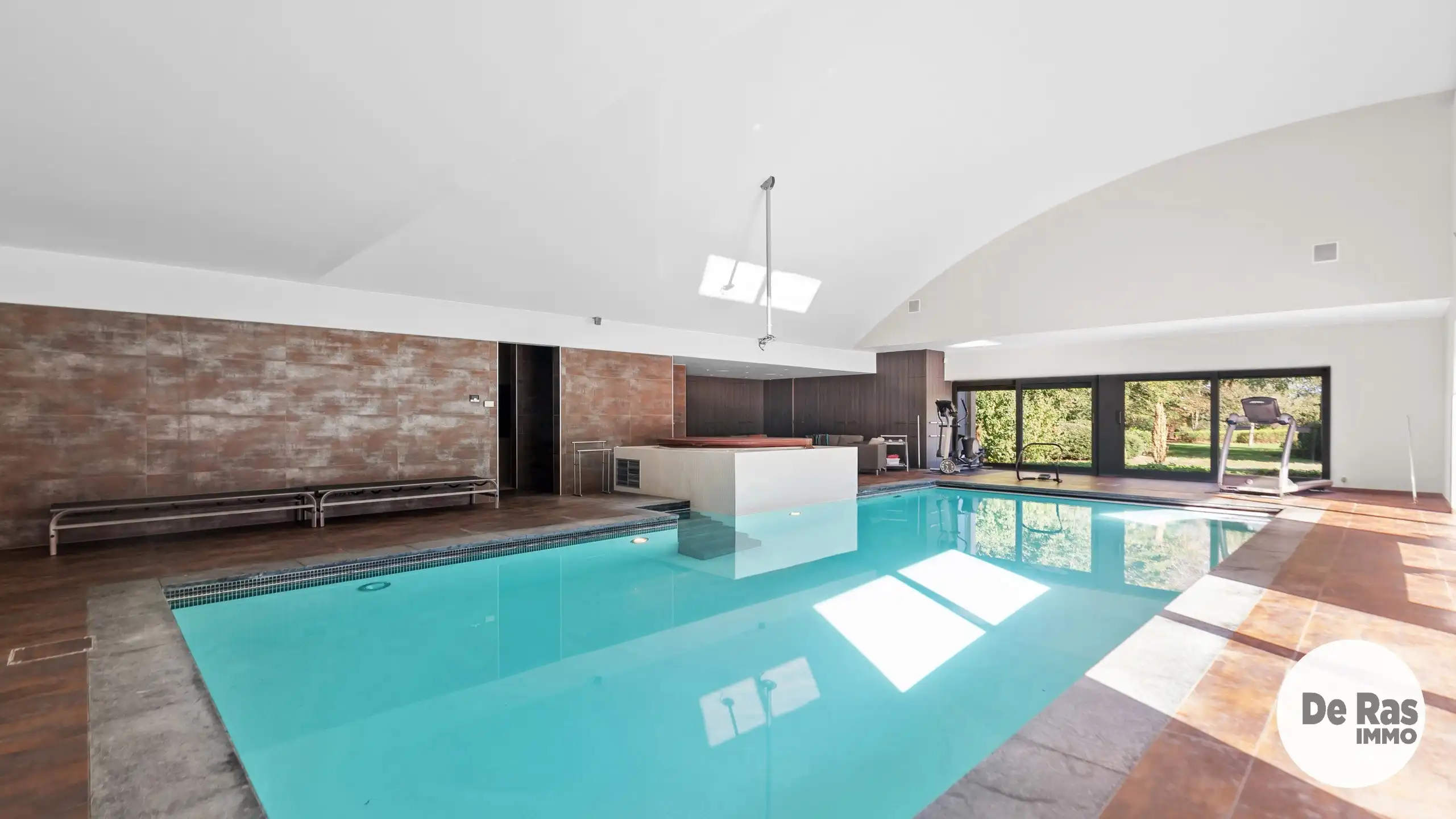 LAARNE - Karaktervolle villa met binnenzwembad op perceel van 42 are foto 28