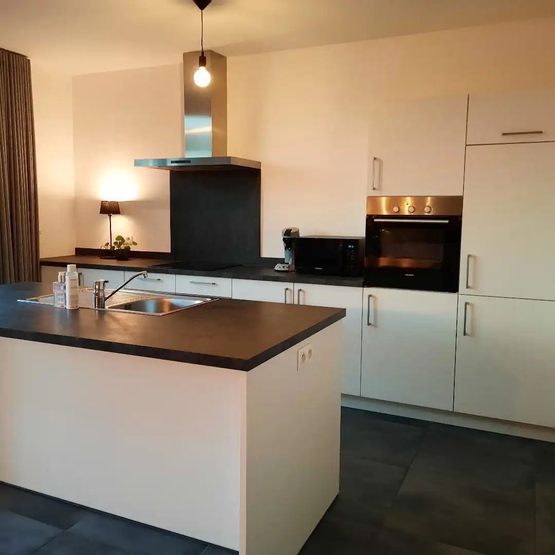 Recent, gelijkvloers appartement afgewerkt met hedendaagse materialen nabij Maaseik! foto 8