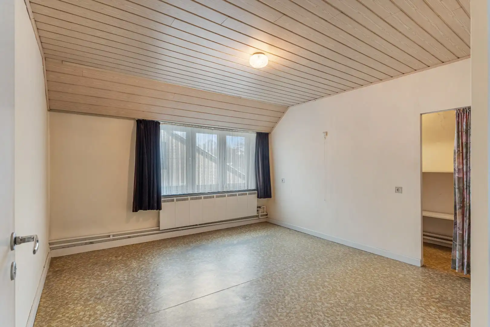 Te renoveren woning op leuke locatie! foto 10