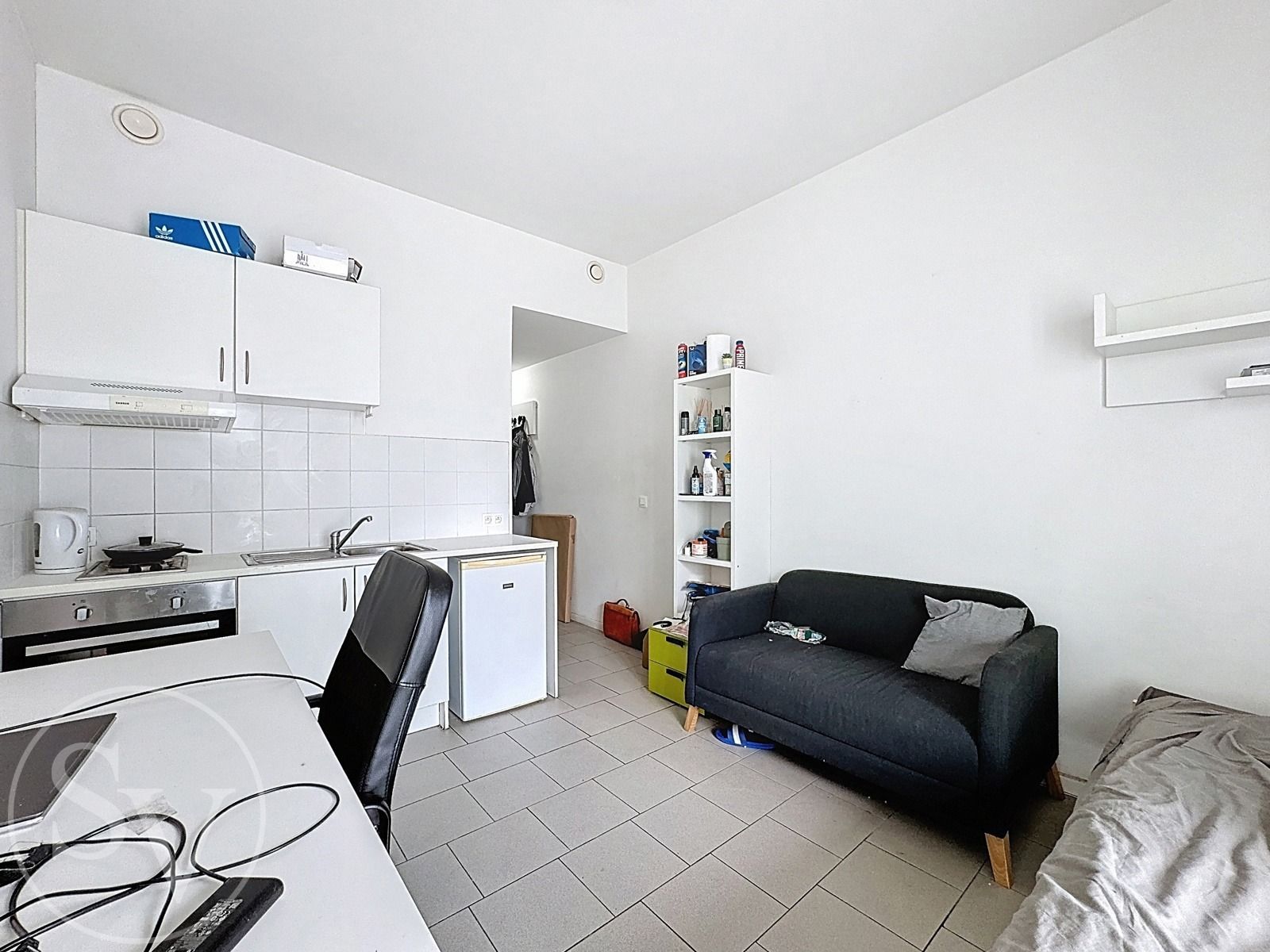 Studentenkamer met terras, kelder en parking. foto 3