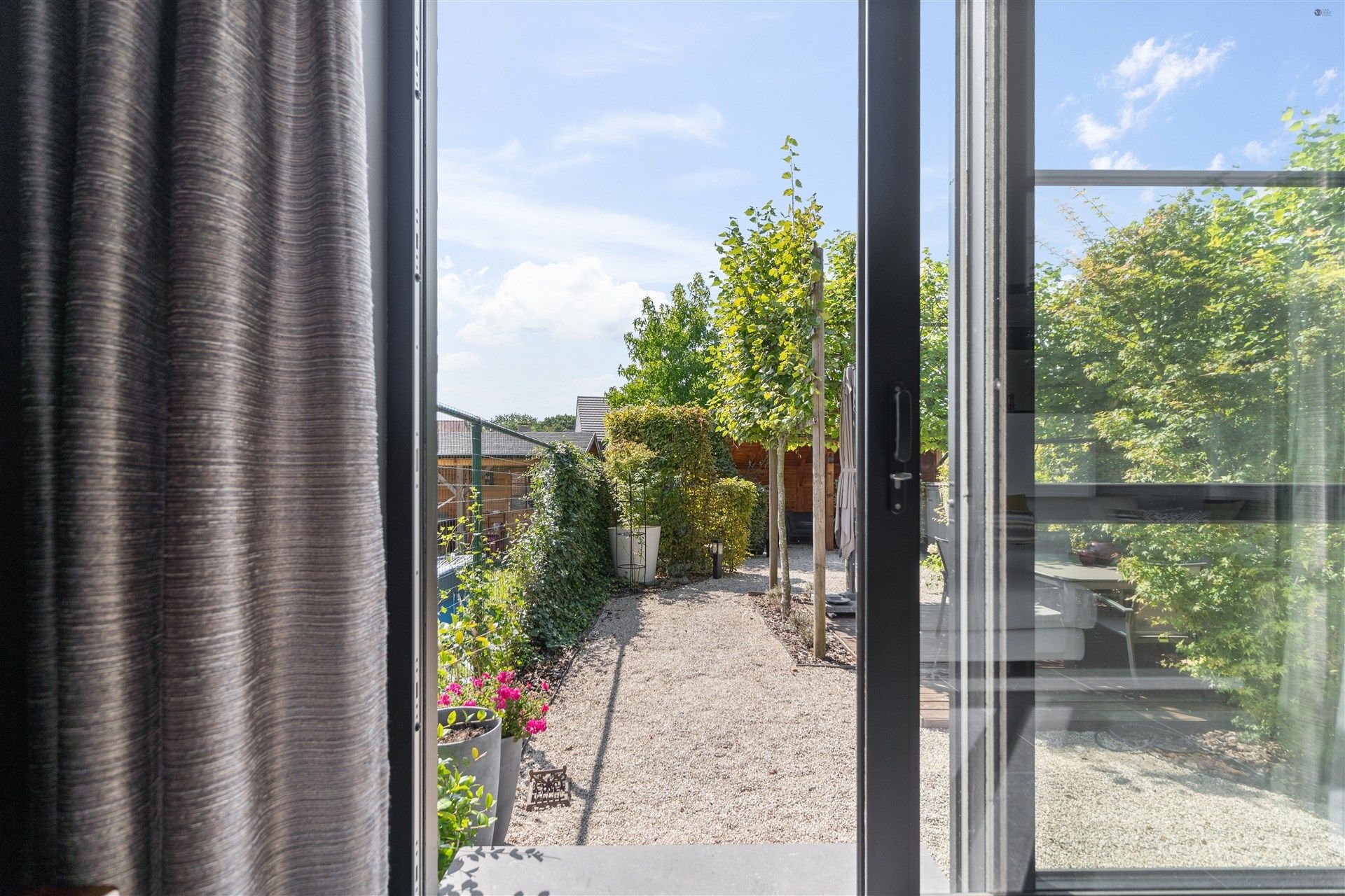 Top afgewerkte woning met 5 slaapkamers en 2 badkamers foto 9
