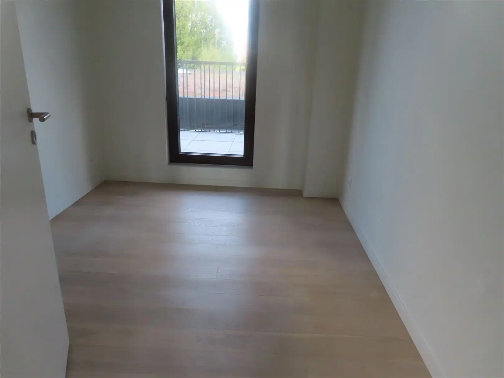 Luxueus recent  2-slaapkamer appartement, terras en parking foto 7