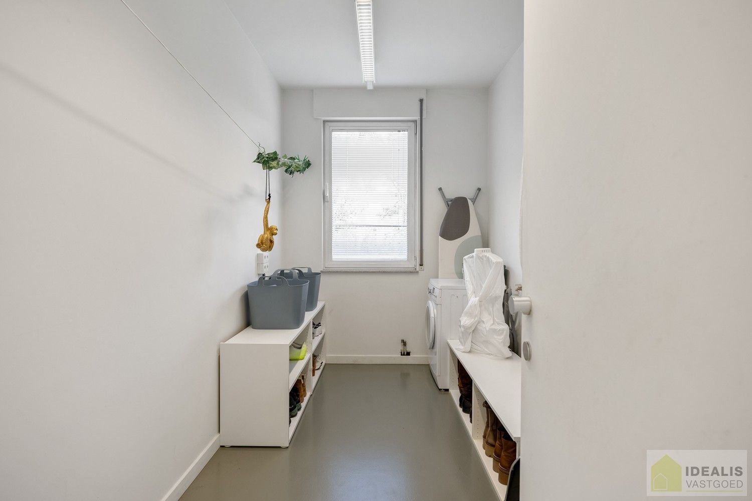 STATIGE, STRAKKE EN UITERST RUIME WONING/KANTOOR MET HOOGSTAANDE AFWERKING EN OOG VOOR DETAIL. VOORZIEN VAN 3 SLAAPKAMERS, RIANTE LEEFRUIMTES ÉN UNIEKE LANDSCAPE KANTOORRUIMTES OP RESIDENTIËLE DOCH GUNSTIGE LOCATIE! foto 31