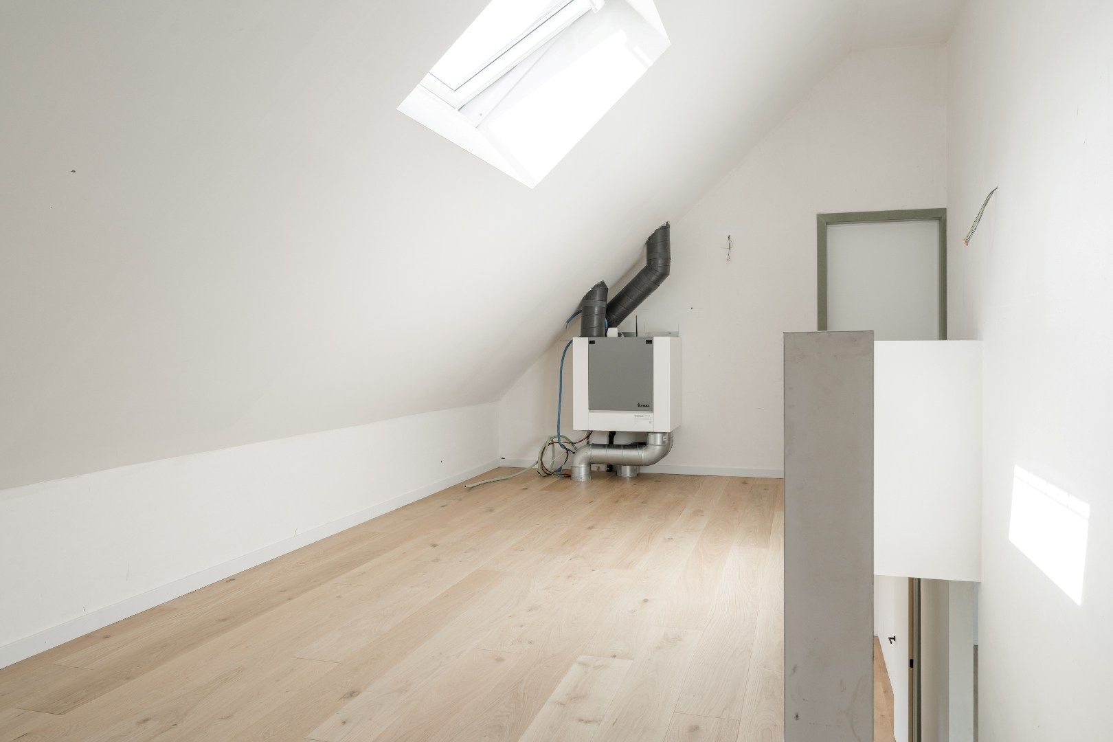 Hoogwaardig, volledig afgewerkte nieuwbouwwoning in authentieke hoeve op een perceel van 12a27ca!  foto 23
