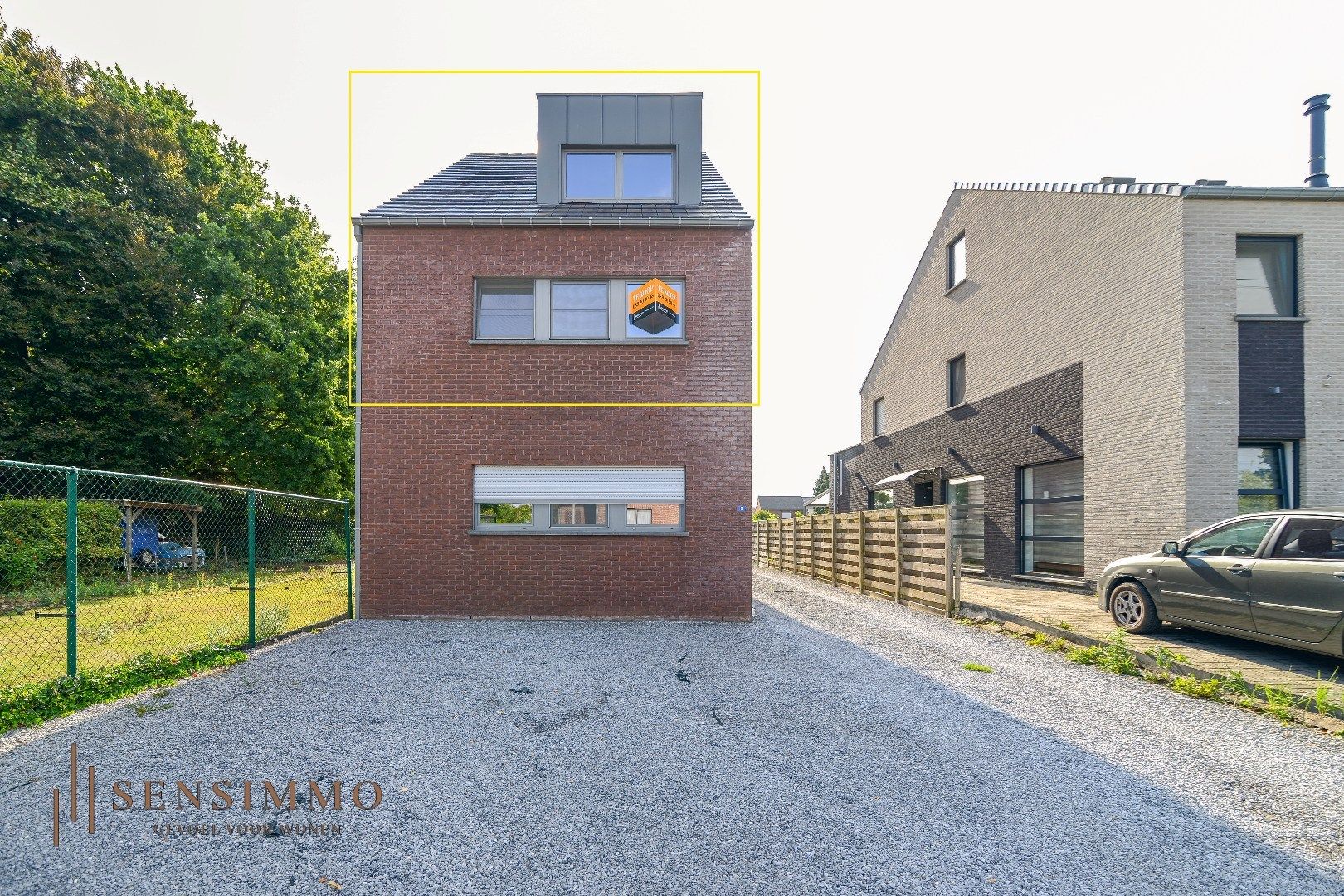 Ruim en instapklaar duplex appartement met carport en terras foto {{pictureIndex}}